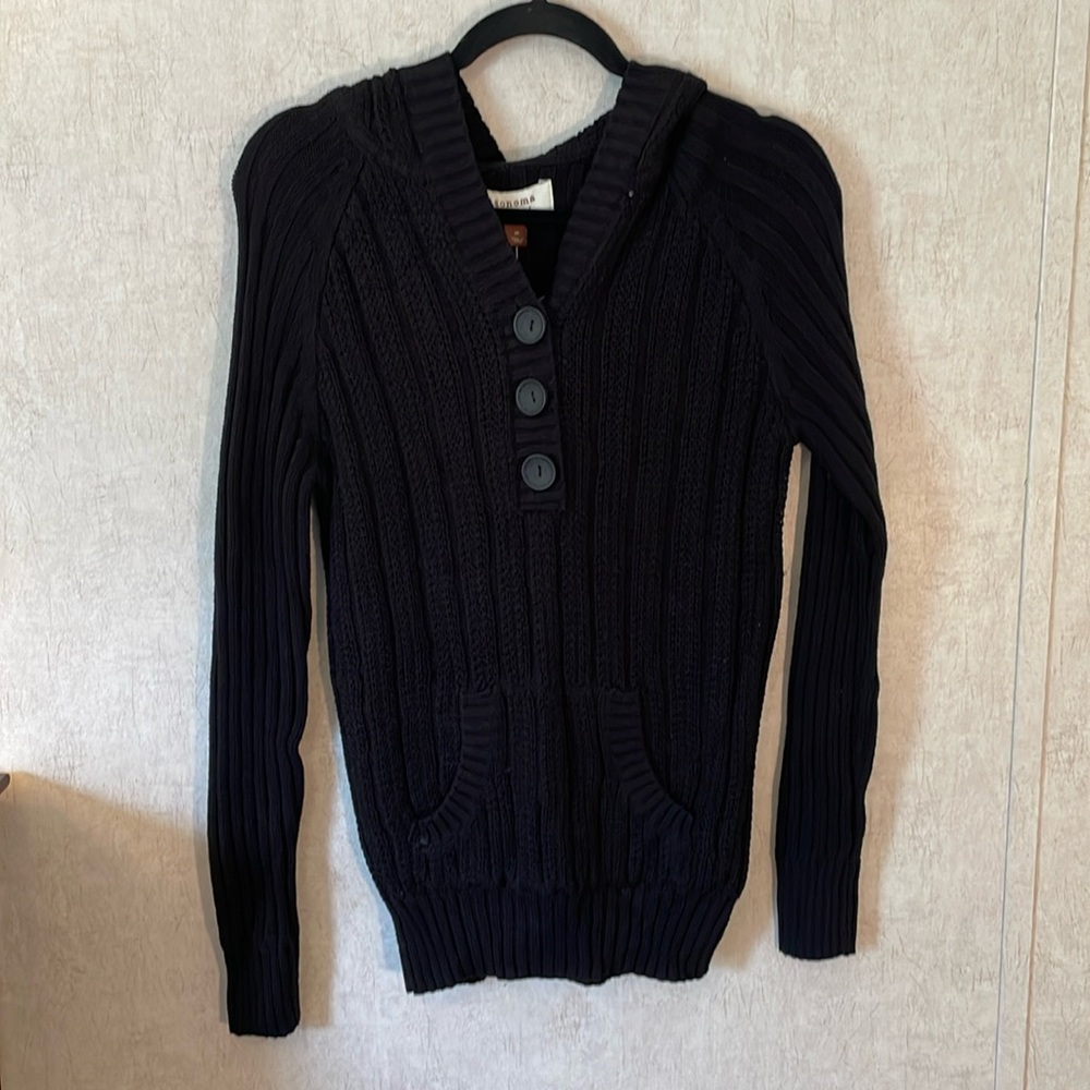 Sonoma cotton sweater black size medium with 3 buttons. NWT.